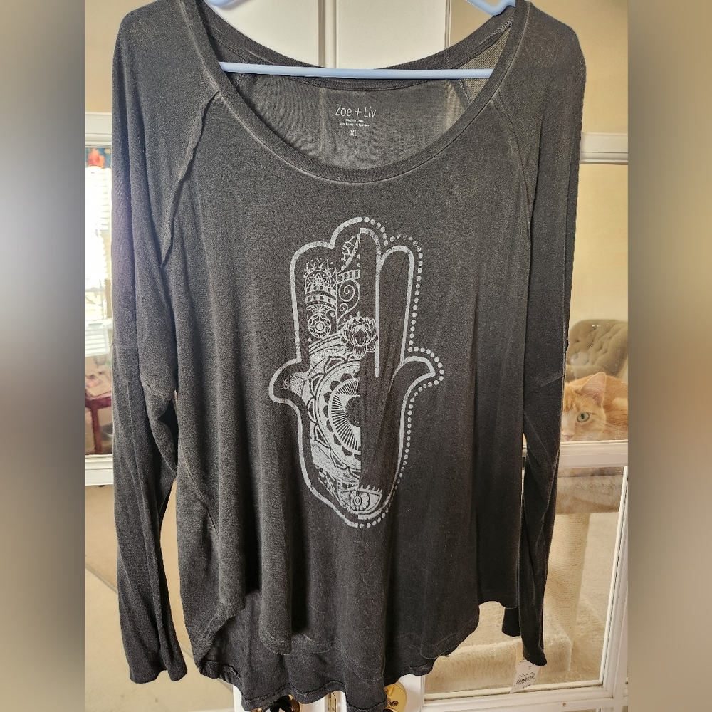 Zoe + Liv Black Graphic Women's Top